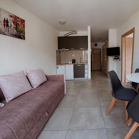 Square Inn Budva Bagian luar foto