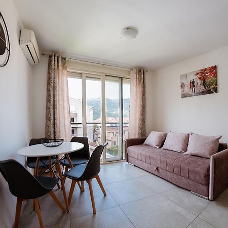 Square Inn Budva Bagian luar foto