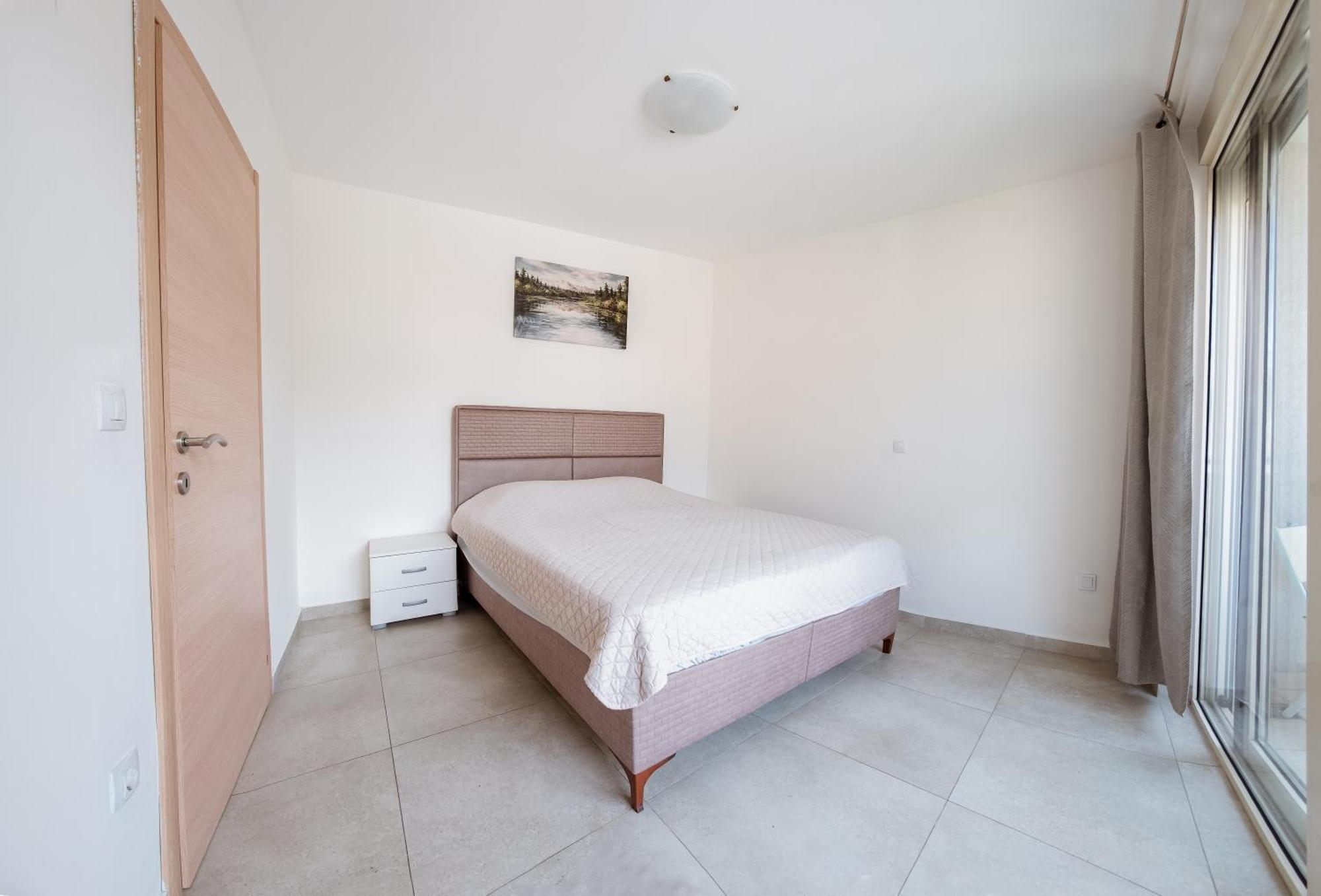 Square Inn Budva Bagian luar foto