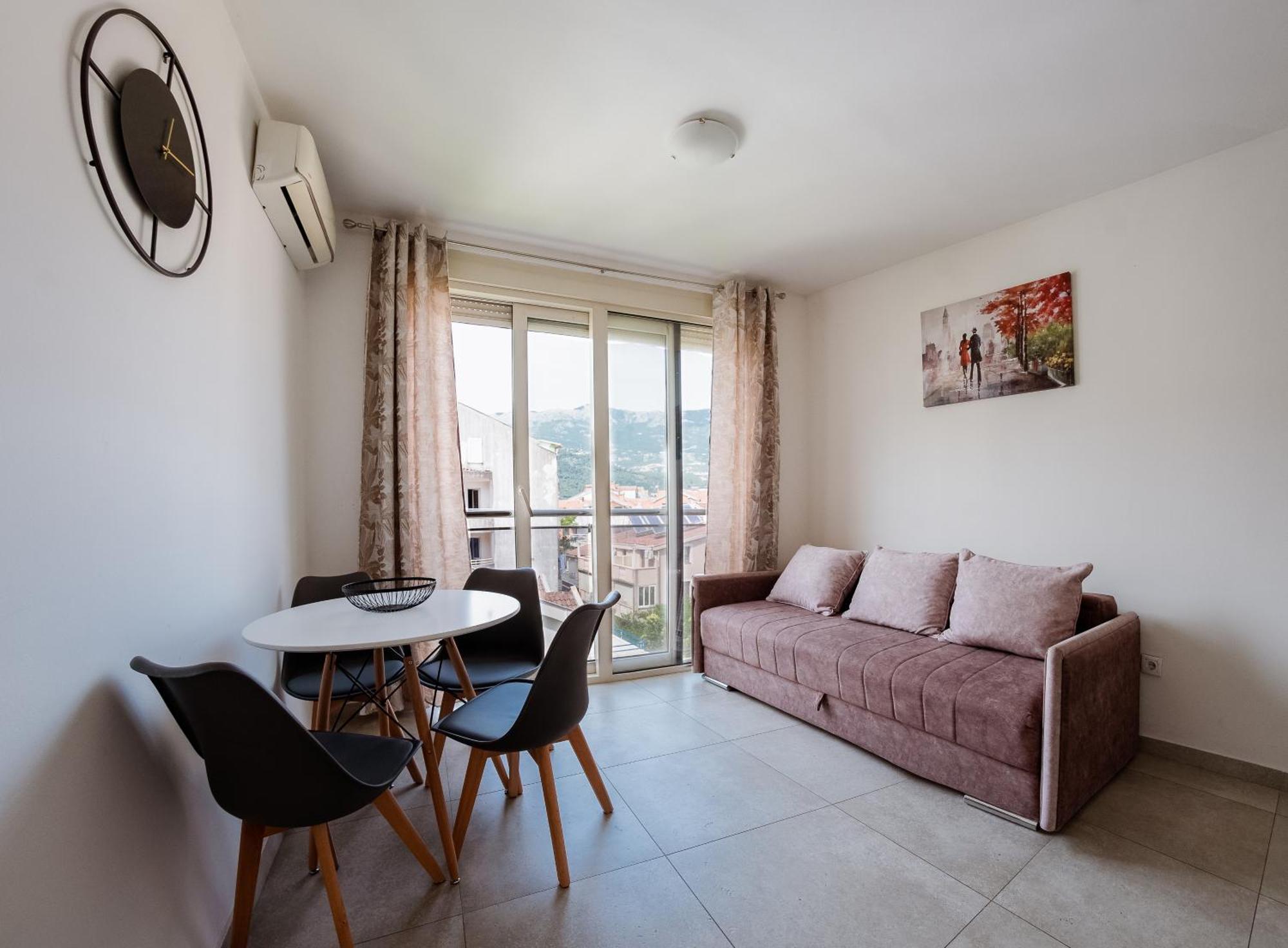 Square Inn Budva Bagian luar foto